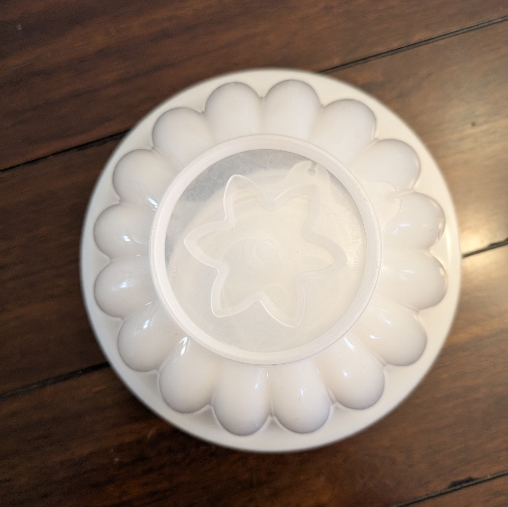 Vintage Tupperware Jello Mold